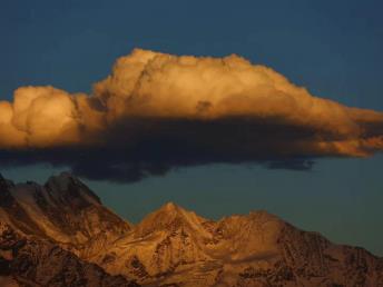 【川西 攝影旅拍】<牛背山、塔公草原、姑弄村、魚子西、 遠(yuǎn)觀斯丁措、 紅海子5日深度游> 6-8人